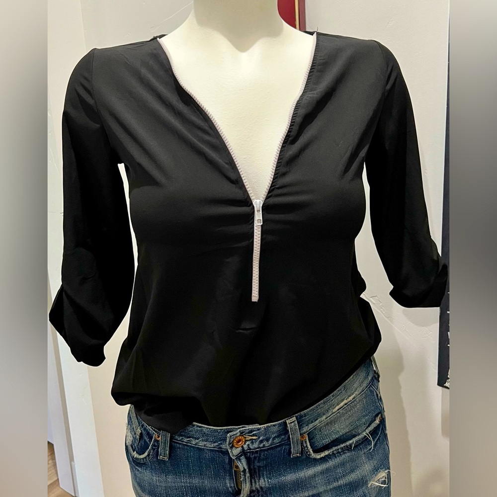 Cute Black Zipper Blouse size medium